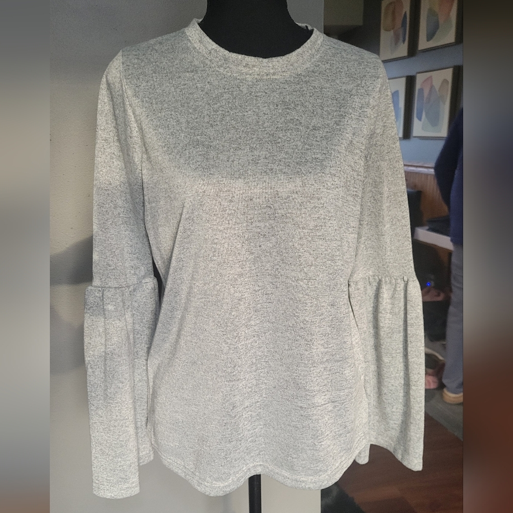 Vero Moda Women's Light Gray Bell Sleeve Sweatshirt